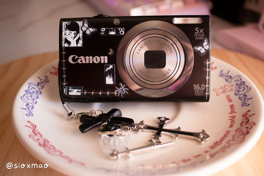 🕷 Femme Fatale | Canon Powershot A2300 (Black)